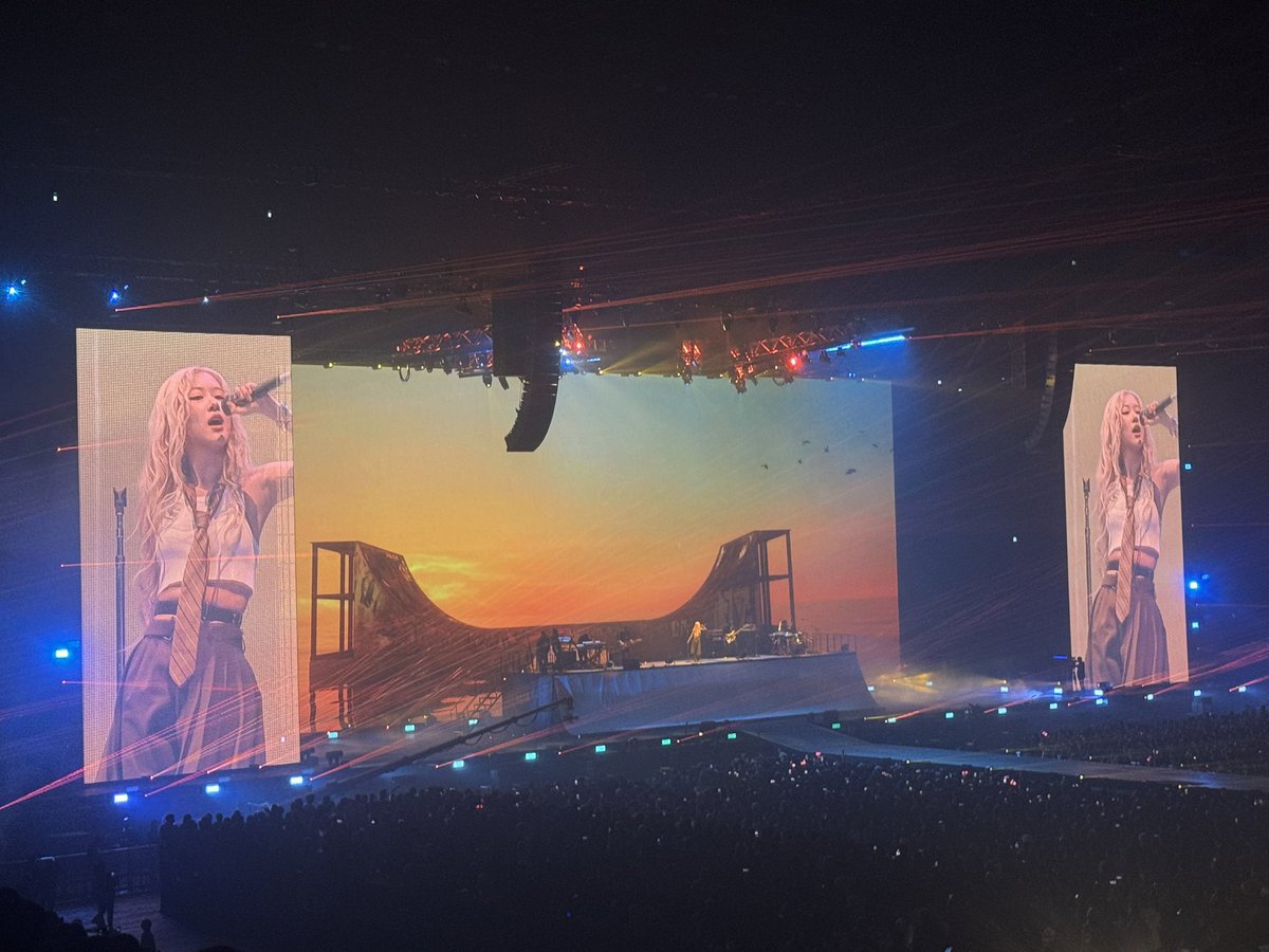 rosé pics tweet media