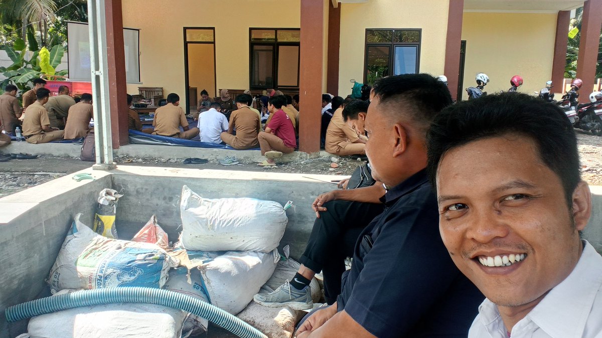 as_norisk's tweet photo. Selasa 7 Januari 2025, Luhkan Andris, Kegiatan Rapat kordinasi dinas KPKP kab. Pangandaran bersama penyuluh perikanan berlokasi di BBI cibingung, dan monitoring coolstorage di koperasi nelayan
#giatluhkansatminkalbogor
#luhlapor
@brpbatpp_bogor @Ditjen_PDSPKP https://t.co/qyTbwxVR52