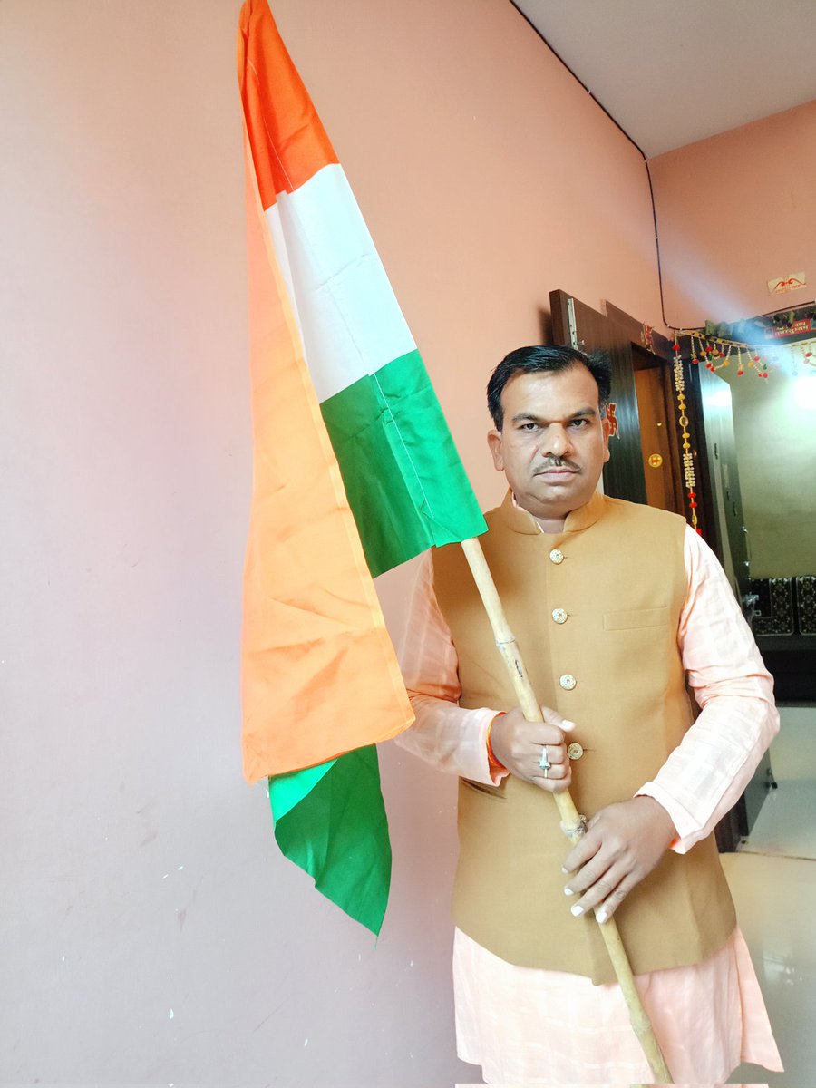 Satyend12681041's tweet photo. आज भारतीय जनता पार्टी कार्यालय में झण्डा वंदन कार्यक्रम एवं मुख्यमंत्री जी के गणतंत्र दिवस परेड के कार्यक्रम में शामिल हुआ.. चित्र उसी अवसर का।
#IndependenceDay
@iShankarLalwani 
@BJP4India 
@PMOIndia https://t.co/crMc8XmgWd