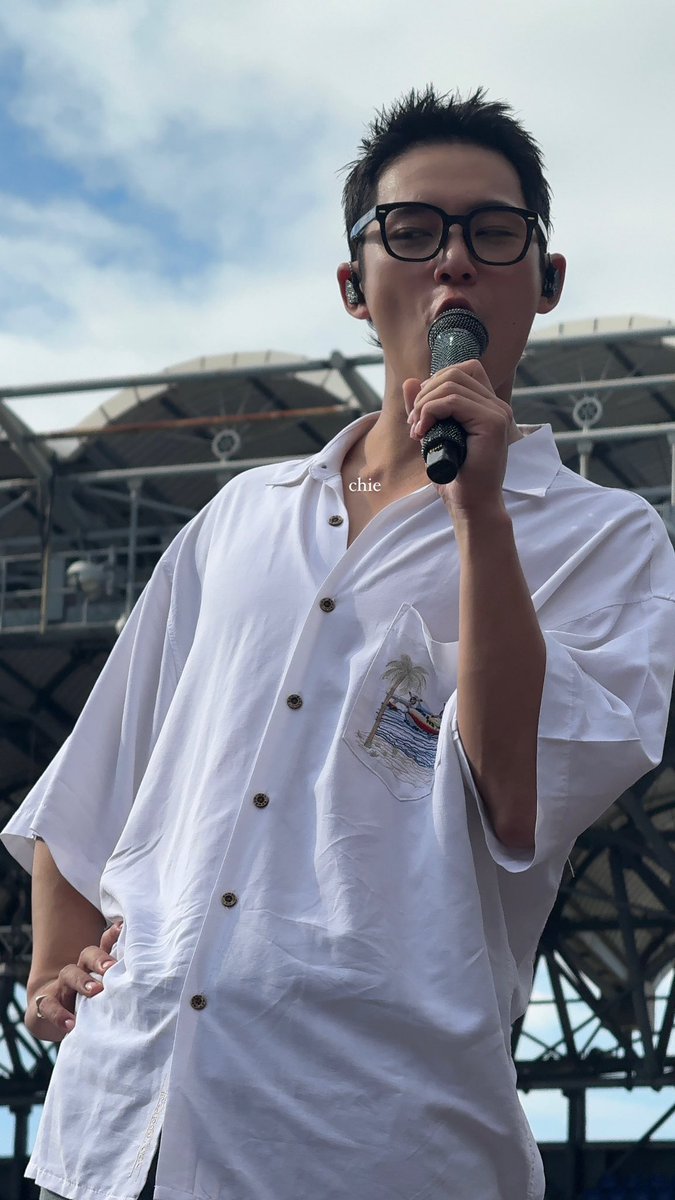 nouislingar's tweet photo. thank you, seventeen 🤍 https://t.co/oBWMgST5Sm
