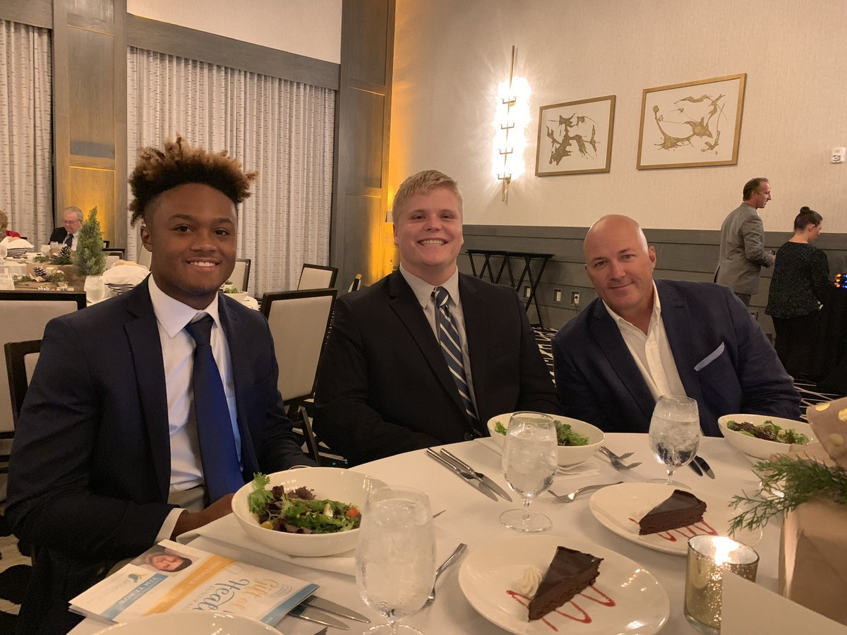 aylbgleague's tweet photo. When you almost break Tim’s high school record you get to shake his and sit down and eat with him. https://t.co/yLFZDQpBSI