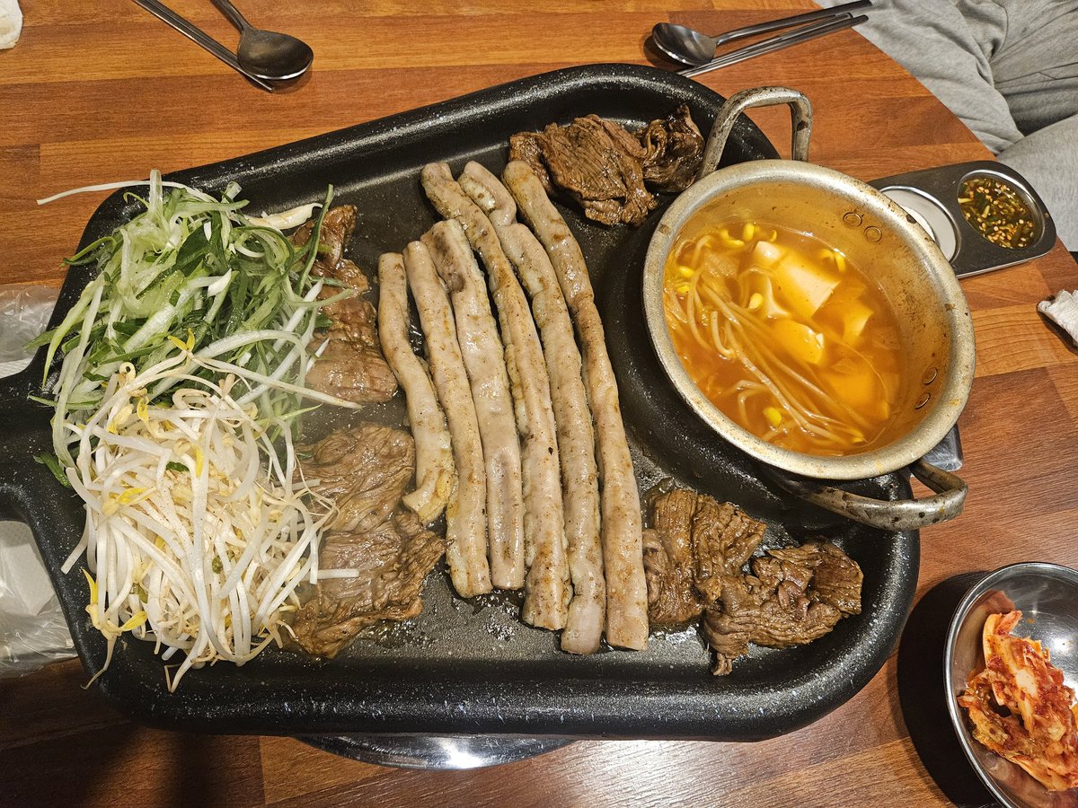 오늘은 곱창과안창살로 한잔해야겠네요~
내일출근이라 슬프다 ㅠ