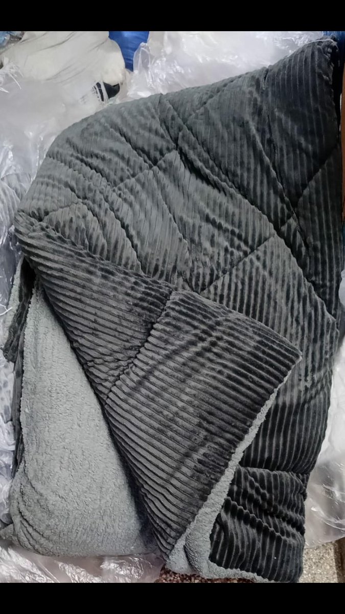 PillowsAndDuvet's tweet photo. @edwinsifuna Meanwhile I sell brand new single velvet woolen blanket at ksh 2500
6*6 in size
warm and cozy https://t.co/mSlOX56156