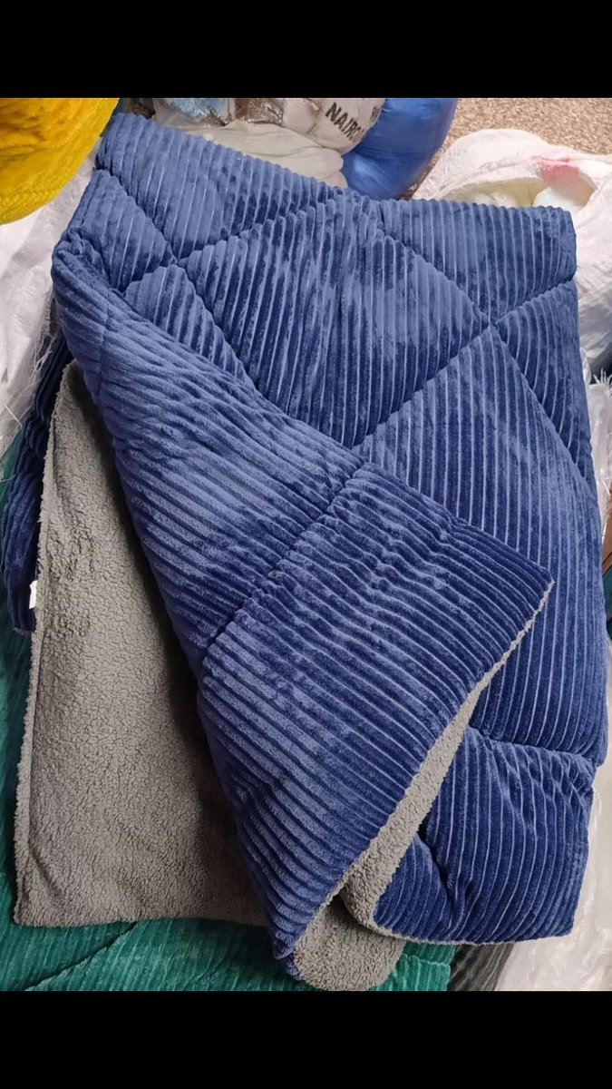 PillowsAndDuvet's tweet photo. @edwinsifuna Meanwhile I sell brand new single velvet woolen blanket at ksh 2500
6*6 in size
warm and cozy https://t.co/mSlOX56156