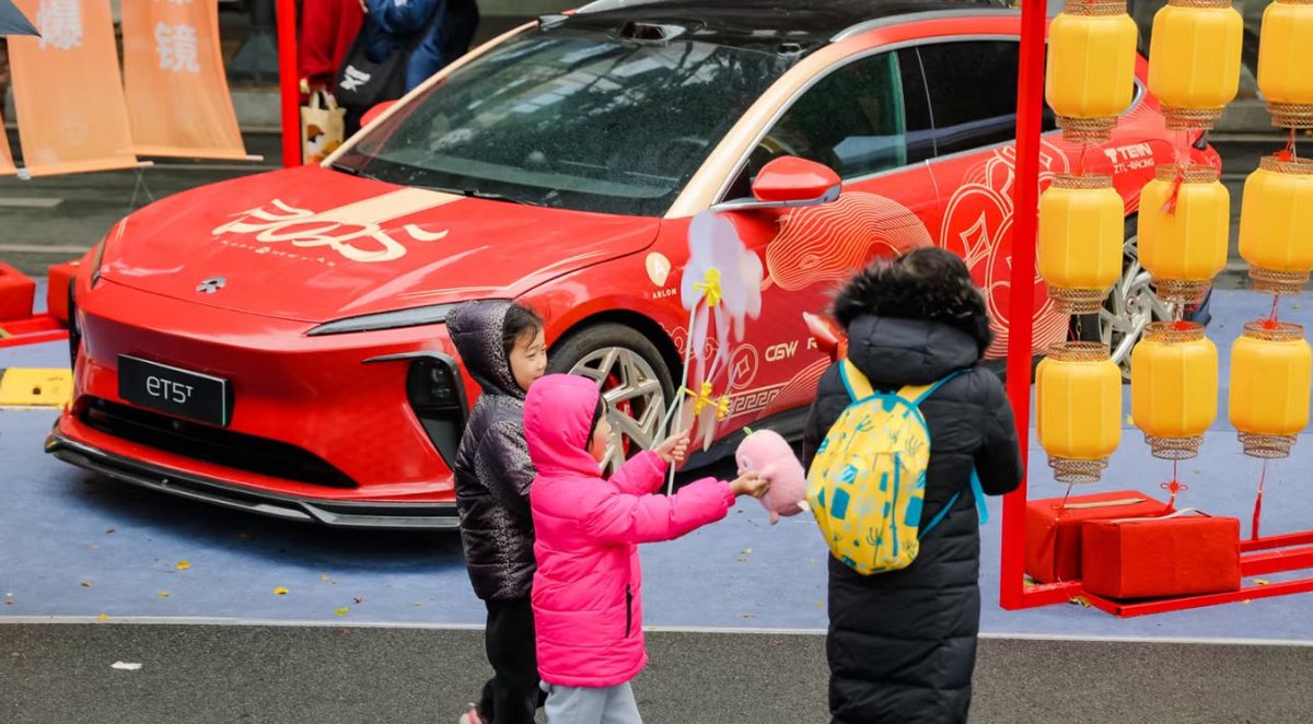 DriveGreen80167's tweet photo. NIO ET5T at the Flower Market

#LunarNewYearLuck #NIO $NIO #SpringFestivalMarket @NIOSwitzerland #GuangzhouNewYear @NIOSanFrancisco #CityWalkInTheNewYear https://t.co/kOYTaoEMGn