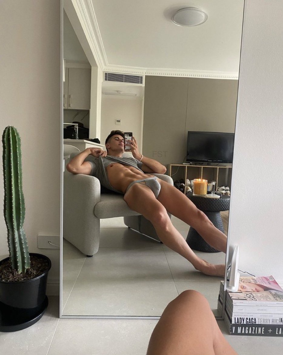 boyxmoan's tweet photo. https://t.co/KpgvH4qouT