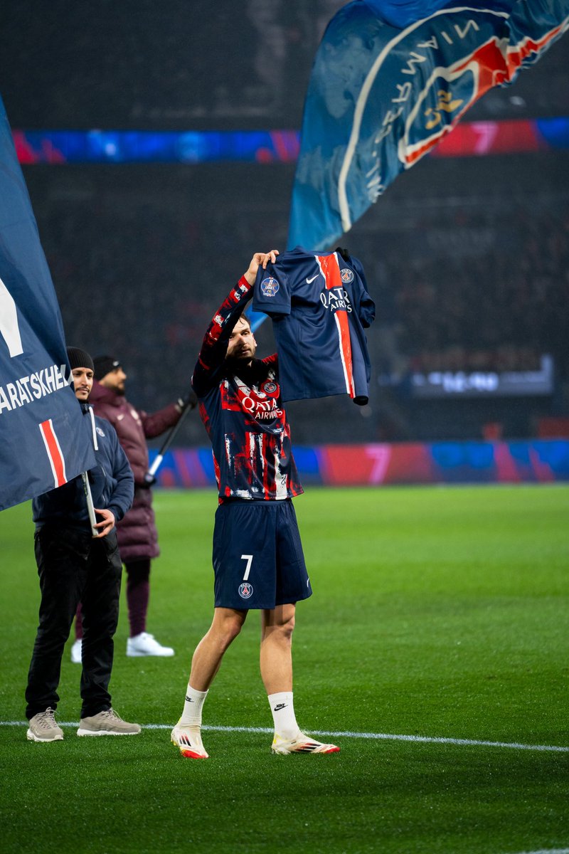 jansma_mathis's tweet photo. Thread : j’ai photographié la 1ère de Kvara au Parc des Princes 🇬🇪

-> matjsm_photo 📸

@PSG_inside @Ligue1 https://t.co/cu5SUUxHie