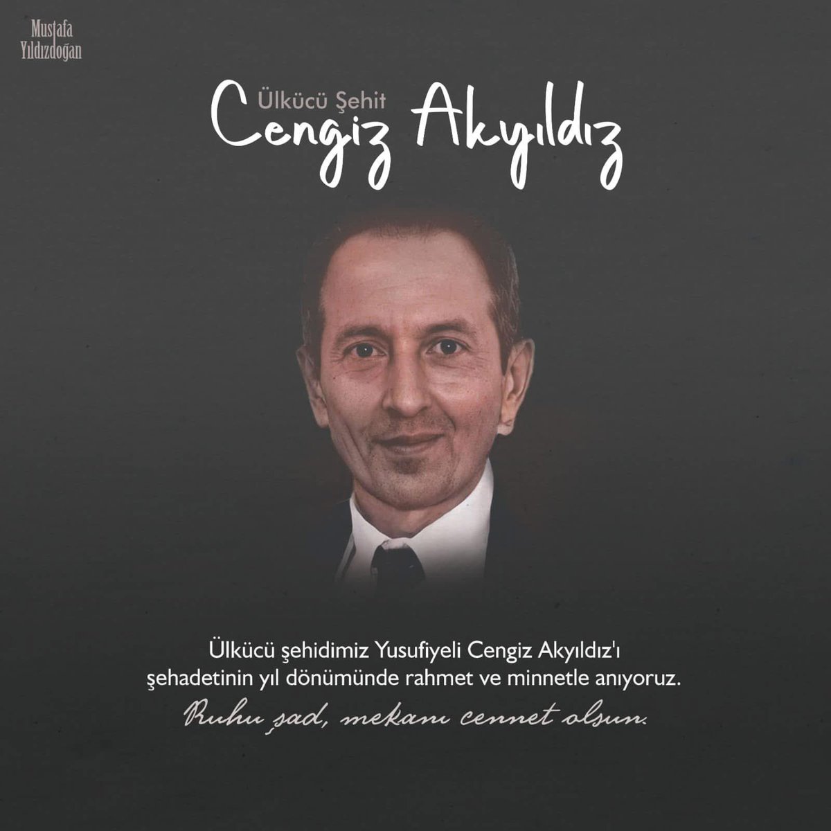Ruhi ile başlar bu yol,
Önkuzu, Özmen de var ol.
Gel, sen de bu kervanda ol,
Diyen Hakk’a güldü Cengiz

Çile deryasında gemi,
Hakk’a çevirmiş dümeni.
Vakit gece mi, öğlen mi?
Bir acayip gündü Cengiz 

Yusuf yeldir ese ese,
Zindan olunca medrese.
Turan denen tek adrese
Giden