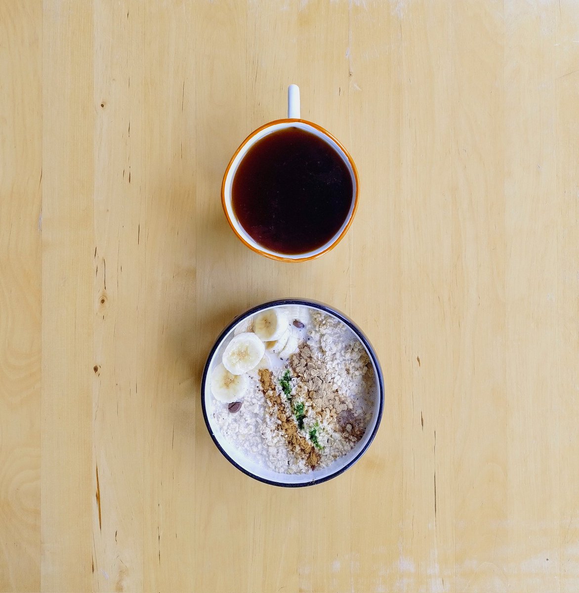 OneMinimalLife's tweet photo. Today's #minimalist #breakfast #oatmealbowl
イギリス #ミニマリスト オートミール #今日の朝食
Coffee: Peru #Unionroasted
Oats: #flahavans
Oat Milk: #oatly
Banana: Panama
Chestnuts powder: #おかしな大地
Matcha: Japan
Cinnamon: India
#breakfastideas #healthybreakfast #minimalism https://t.co/zzjZn6ytY1