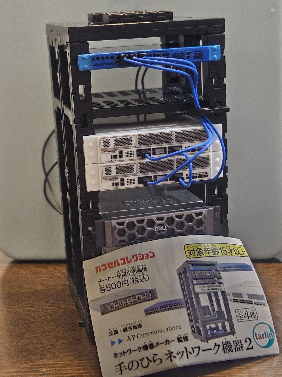 mofzs's tweet photo. 手のひらネットワーク機器ガチャがあったからやってみましたよ。
電源タップ足りずにfortiの電源冗長ならず。 https://t.co/1TzHln3XKM