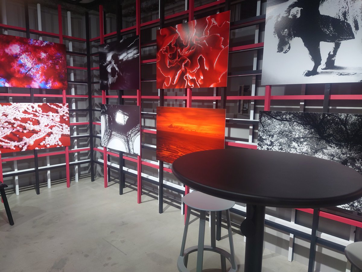 midoneco's tweet photo. 昨日（2025/01/25）原宿の「The unknowncafe Harajuku」で、町口覚さんと蜷川実花さんのトークショーがあって、行ってきました😊
作品の新たな見方を学びました✨
紙があっての写真ですからね😊

その後は表参道クロッシングパークで、
実花さんの作品を見てきました😍 https://t.co/cLB0RE0FlU