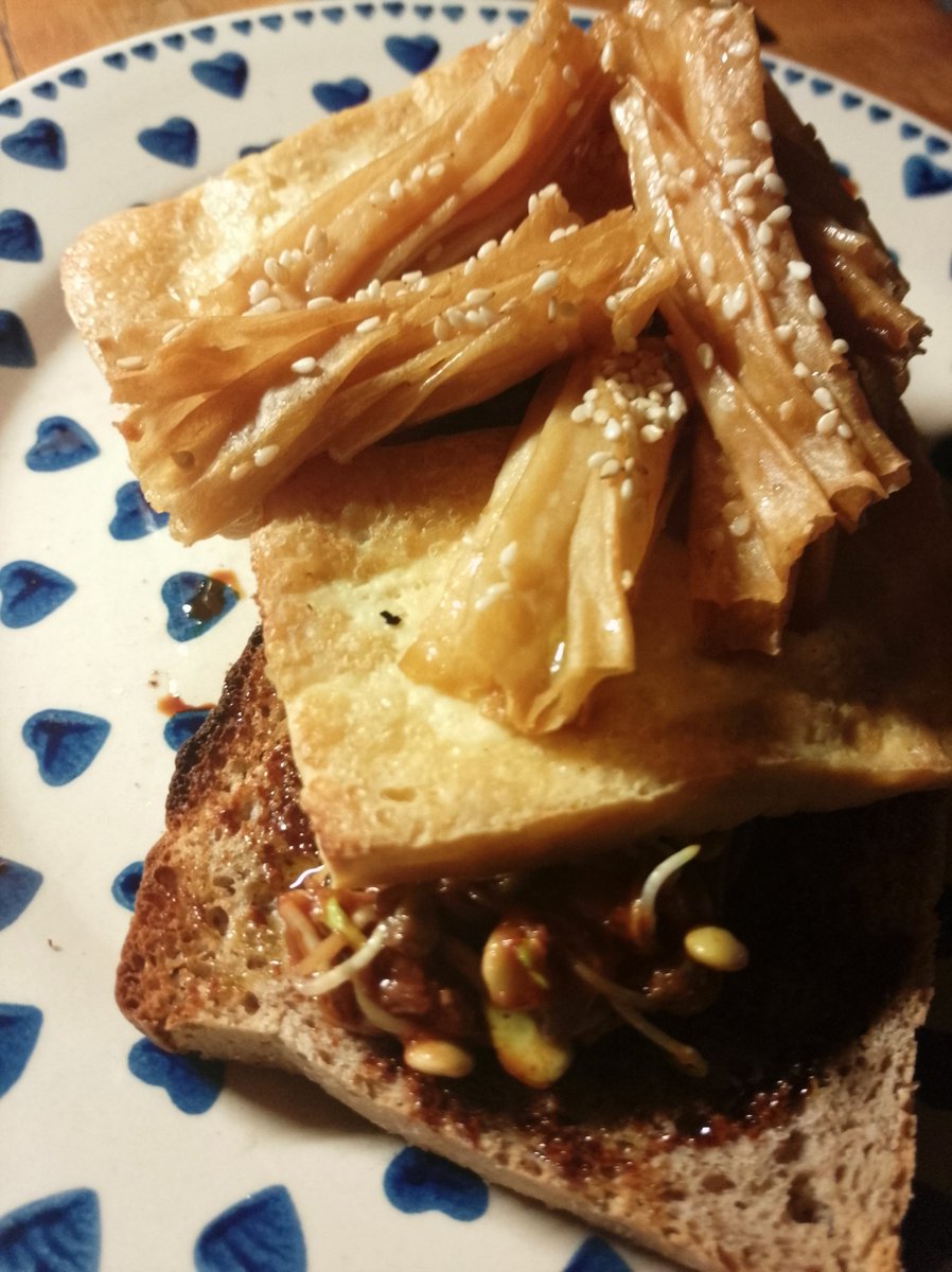 poorvegancook's tweet photo. #tofutastic breakfast with crispy sesame seeded bean curd skin and baked #Tofu on raw spiced tomato dressed sprouted lentils & sunflower seeds. Sourdough Rye bread of course!!! #Vegan #Sunday https://t.co/Sm9kRRWhiL