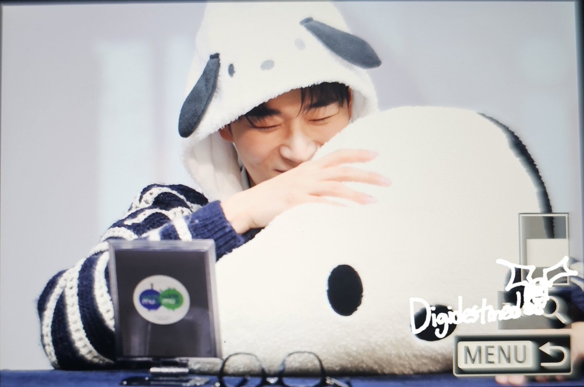 Digidestined___'s tweet photo. 250126 INVITE 대면 팬사인회
오랜만이다❤️
#박서함 #SEOHAM
#서함짱짱 https://t.co/iITLzfrYmO