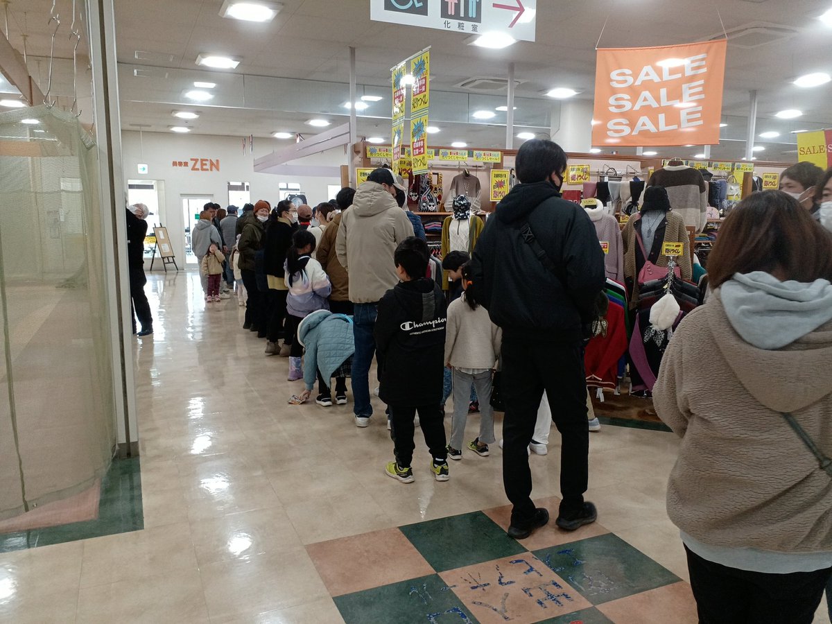 michinoku_ec's tweet photo. 本日も一関市千厩のショッピングモール・エスピア千厩で行われたわくわくマーケットで、ゲーム交流会を開催しました。
同時に開催されていたふれあい動物園は、この２日間行列が途絶える事なく大盛況。
多くの方で賑わいました。#miec #eスポーツ https://t.co/7siBS9iyl1