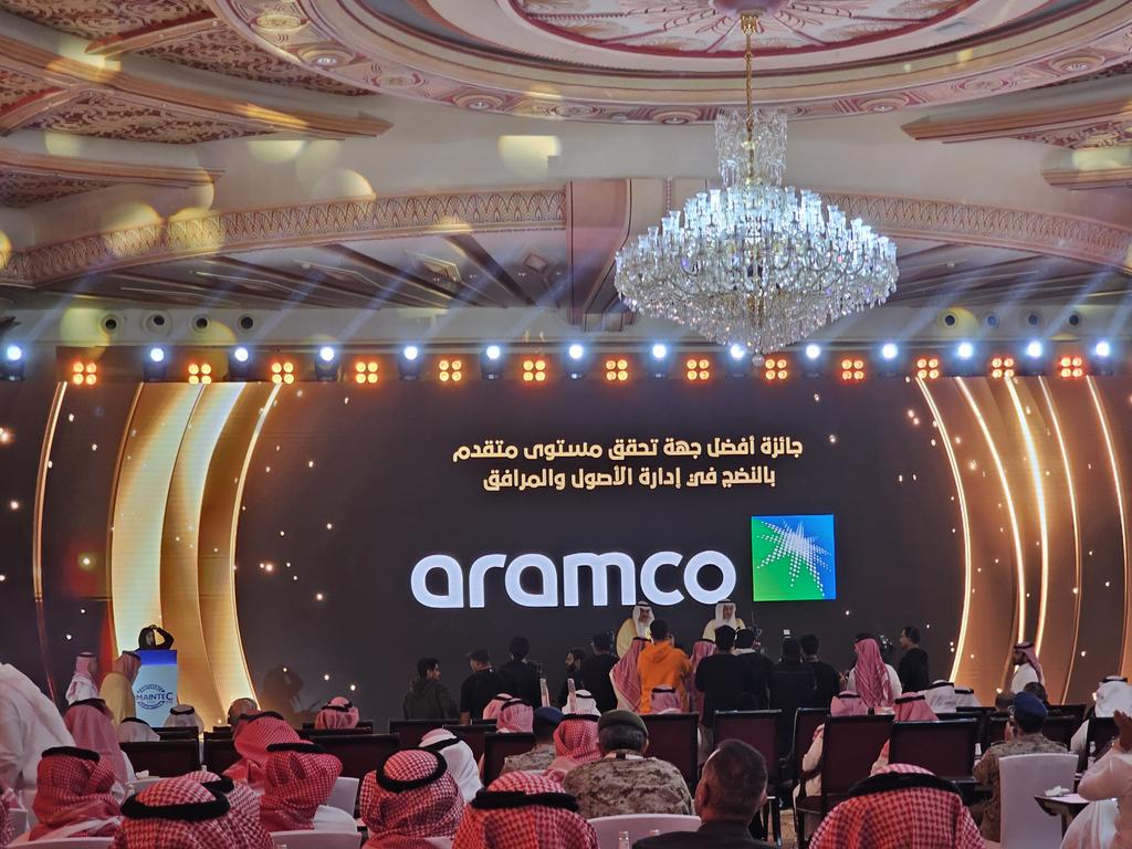 Anaserafi's tweet photo. برعاية صاحب السمو الملكي الامير خالد الفيصل مستشار خادم الحرمين الشريفين امير منطقة مكة، تشرفت بالمشاركة في حفل افتتاح المؤتمر الدولي الثاني والعشرون لإدارة الأصول والمرافق والصيانة #OMAINTEC #رقمنة #تميز #استدامة والذي ينظمه المجلس العربي لإدارة الأصول والمرافق والصيانة تحت شعار استدامة التميز التشغيلي لرقمنة الأصول والمرافق والصيانة، بهدف تعزيز الوعي بالإدارة الشاملة وتحسن الكفاءة وخفض التكاليف وتقليل استهلاك الطاقة التشغيلية والتخطيط والحلول المستدامة والتميز الاصولي، في ظل ما تشهده رؤية المملكة 2030 من مشاريع نوعية كبرى وتحقيق التنمية المستدامة والابتكار بمشاركة العديد من الخبراء والمعتمين، وبما يعكس الجهود الحثيثة المبذولة في سبيل التحول الرقمي في أنظمة وتقنيات ادارة الأصول واامرافق والصيانة وتعزيز المعرفة وتبادل الخبرات حول أحدث الاساليب والتقنبات والرقمنة وانترنت الاشياء وتبادل آفاق المعرفة والممارسات العالمية والتعاون بين القطاعين العام والخاص لتعزيز الكفاءات ودعم ألابحاث في مجال التميز والابتكار .
شهد الحفل ايضا توزيع جوائز ادارة واستدامة الأصول والمرافق والتميز البحثي والتحول الرقمي وتكريم الرعاة.