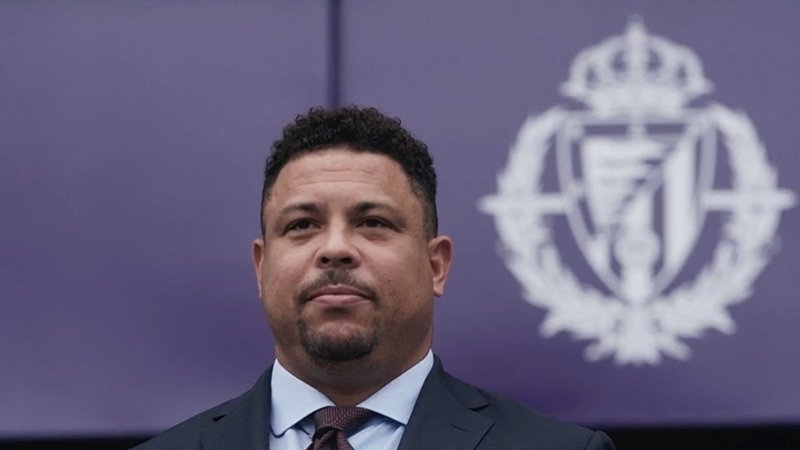 solofichajes123's tweet photo. Pésima gestión de Ronaldo al frente del @RealValladolid: colista sin ningún fichaje en el mercado invernal a 26 de enero tras marcharse Juma Bah, César de la Hoz, Meseguer y este lunes lo hará Kike Pérez

👎🏻Además negocia la venta de su estrella Raúl Moro y no logra dar salida a los descartes de larga duración Kennedy y Machis que lastran su tope salarial