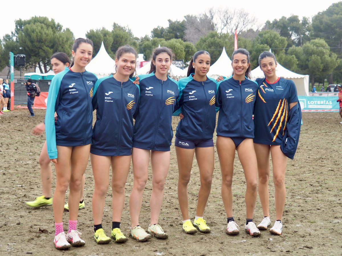 ivanespilez's tweet photo. Carla, 8a d’Espanya de cros U20 i 2a per federacions amb #Catalunya.
Carrera molt inteligent, de - a +. Ha passat una setmana molt dolenta, amb febre i, avui ha tret tot el seu caràcter.
Felicitats Carla 🙌🏻!
📸 FC Atletisme. Carla, 1a per la esquerra.
#espiteam #atletisme https://t.co/QDnVIn461o