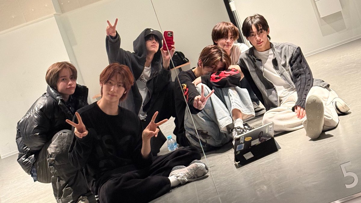 Junghwan tweet media