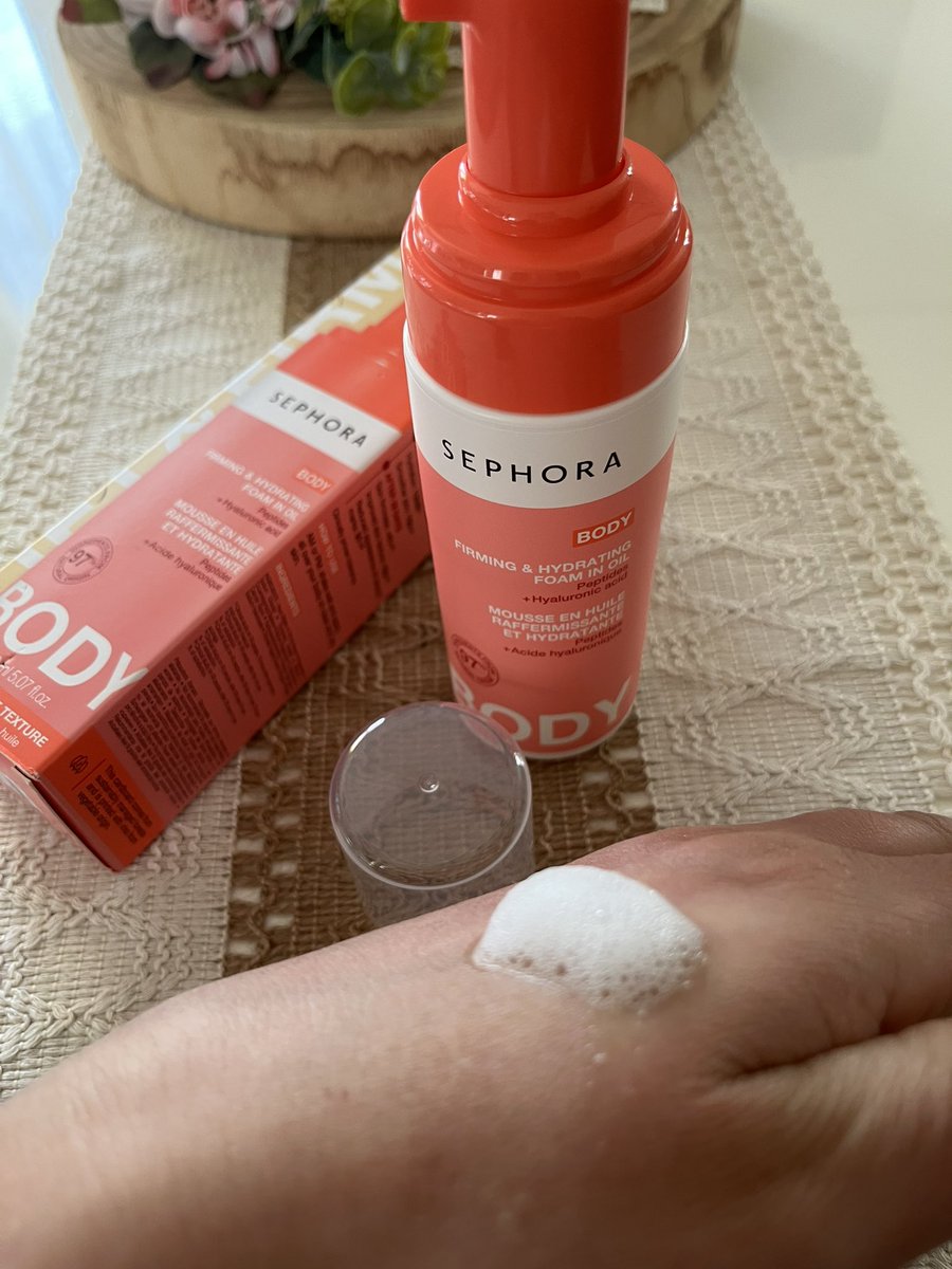 eddarmoune's tweet photo. Découverte SEPHORA
Très bonne odeur et texture.
Laisse la peau douce et raffermie.
#influenster #sephora @Influenster @Sephora #body #firming #hydrating #foaminoil #peptides #hyaluronicacid #mousse #raffermissante #hydratante #acidehyaluronique https://t.co/lXPlNCpoMD
