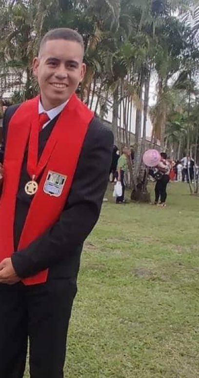 zulimadelvalle's tweet photo. Este muchacho Kennedy Tejeda es inocente, no es justo que pasara su cumpleaños dentro de una rejas. #LibertadParaKennedy ES INOCENTE . https://t.co/YveHRCadWc