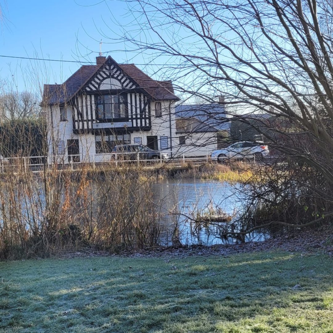 QueensHeadWB's tweet image. No Sunday Plans? Take a stroll through the stunning countryside, then reward yourself with a pint (or two) at The Queen’s Head.

Warm up with something hearty from our menu - it’s the perfect way to end your weekend!

#QueensHead #SundayMenu