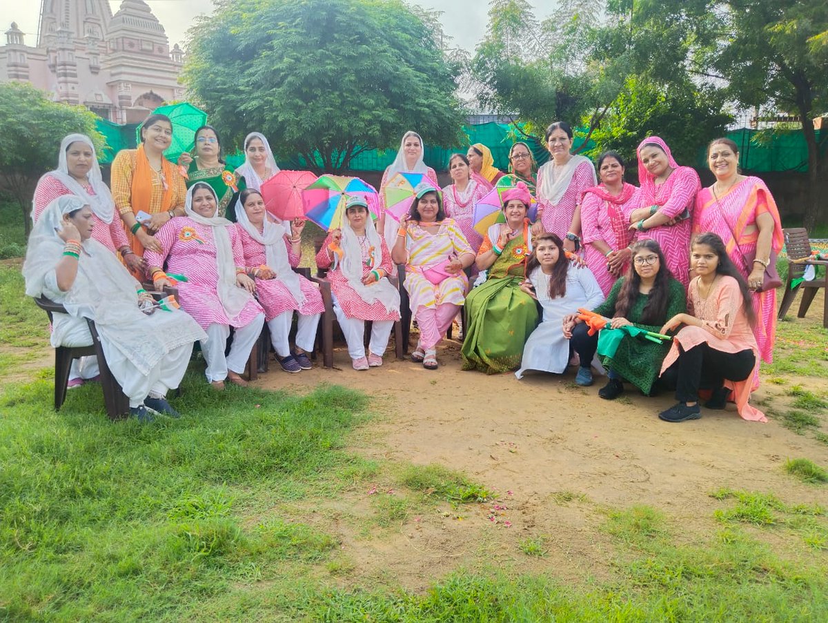 महिला पतंजलि योग समिति चूरू द्वारा 76 वाँ गणतंत्र दिवस बड़े ही धूमधाम से मनाया गया ।
राज्य कार्यकारिणी सदस्या हेमलता सिहाग राजस्थान पूर्व
<a href="/Ach_Balkrishna/">Acharya Balkrishna</a> 
<a href="/Sadhvi_Devpriya/">Dr. Sadhvi Devpriya</a>