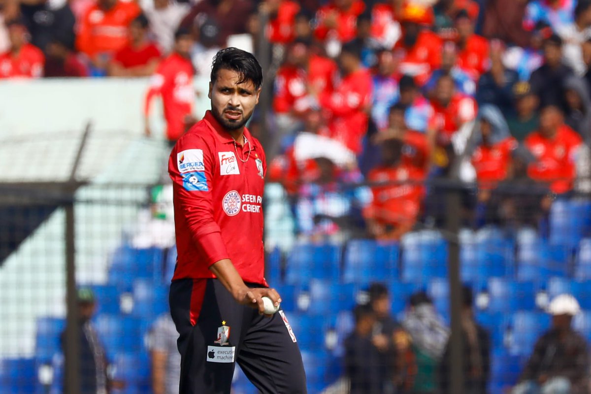 IfranAliBijoy20's tweet image. এবারের বিপিএল আসরে দ্বিতীয় বোলার হিসেবে পাঁচ উইকেট নিয়েছেন বরিশালের বোলার ফাহিম আশরাফ। আজ সিলেটের বিপক্ষে এই পাঁচ উইকেট নেন।  এখন পর্যন্ত বিপিএলে ১৫ উইকেট নিয়ে তিন নাম্বারে অবস্থান করছেন।

#Bpl2025
#Cricket
#FahimAshraf