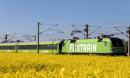 carriletaire254's tweet photo. @stelikka @LluisaGaGa Els #flixancos ho deuen saber: que no t'enganyin: aquest #tren és de debò, però no és l'R15.
🤭 https://t.co/c0Tt7a7DHh