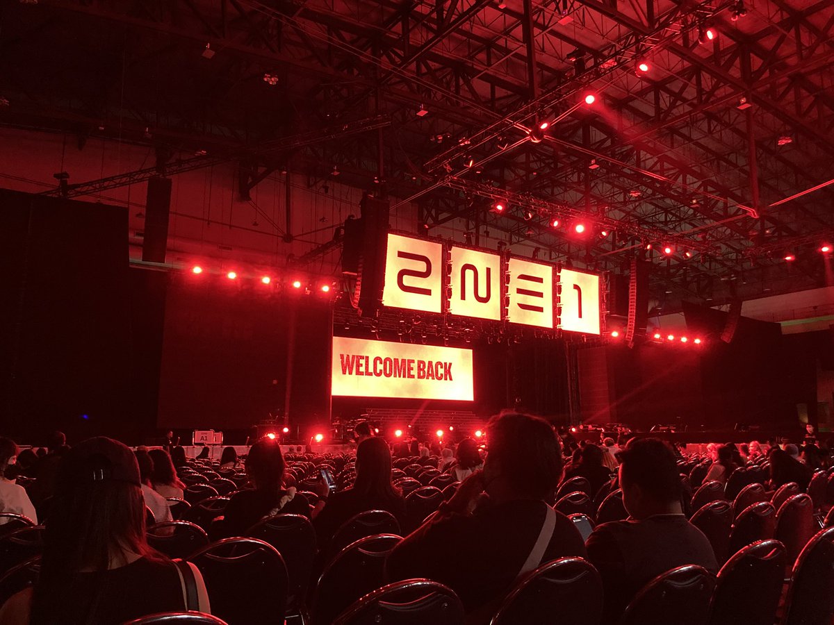 sakura_san25's tweet photo. #2NE1_WELCOMEBACKINBANGKOK https://t.co/pj16lp1gJ4