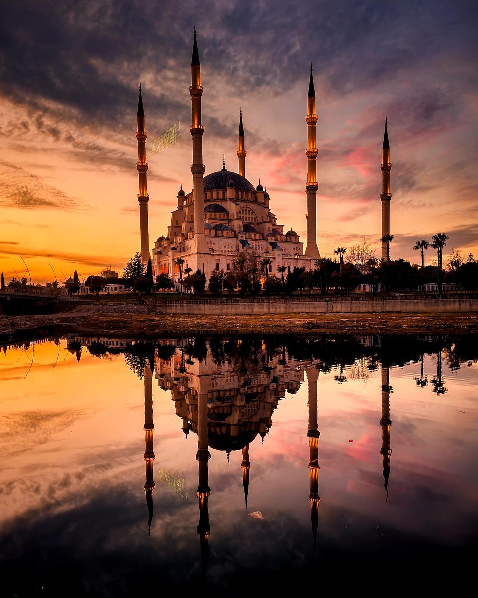 Türk İslâm aleminin
#MiraçKandili'ni tebrik eder;
bu mübarek gecenin ülkemize, milletimize,
İslâm alemine ve
tüm insanlığa sağlık,
huzur ve
hayırlar getirmesini
Yüce Allah'tan dilerim.
#MiraçKandilimizMübarekOlsun