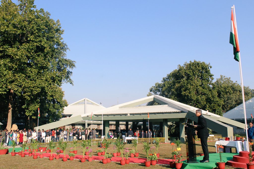 wii_india's tweet image. Happy Republic Day!
On the occasion of the 76th Republic day, the national flag was unfurled at @wii_india  by Director @vrtiwari1.  Various meritorious employees were felicitated for their service. Awards were handed to employees for their contribution on Hindi and Vigilance…