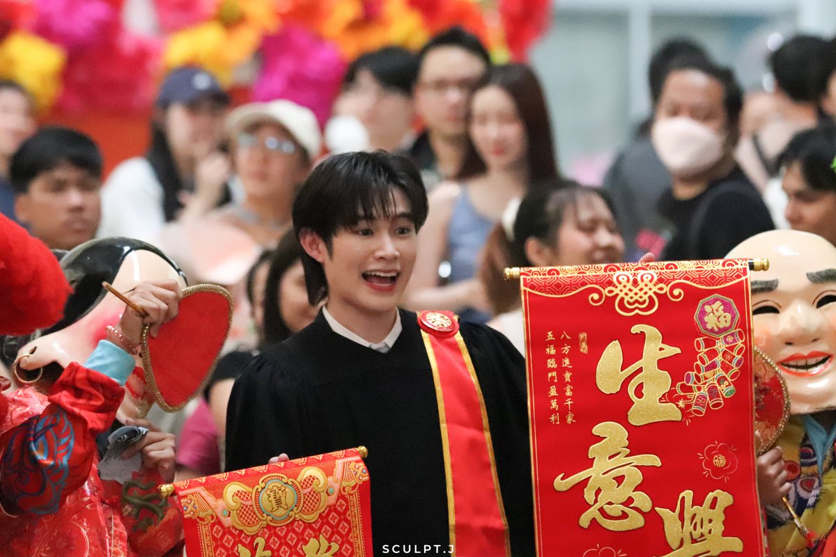 sculpt_j's tweet photo. celebration
[ /ˌsel.əˈbreɪ.ʃən/ ] noun

an act of dancing, shouting, etc., to show that you are happy after you have succeeded at something

#natasitt #ขวดนมของเบบี้ณฐ
#ฮาร์ทดิสของแม้กณฐ
#NatGraduationDay https://t.co/hWVLcIpCpe