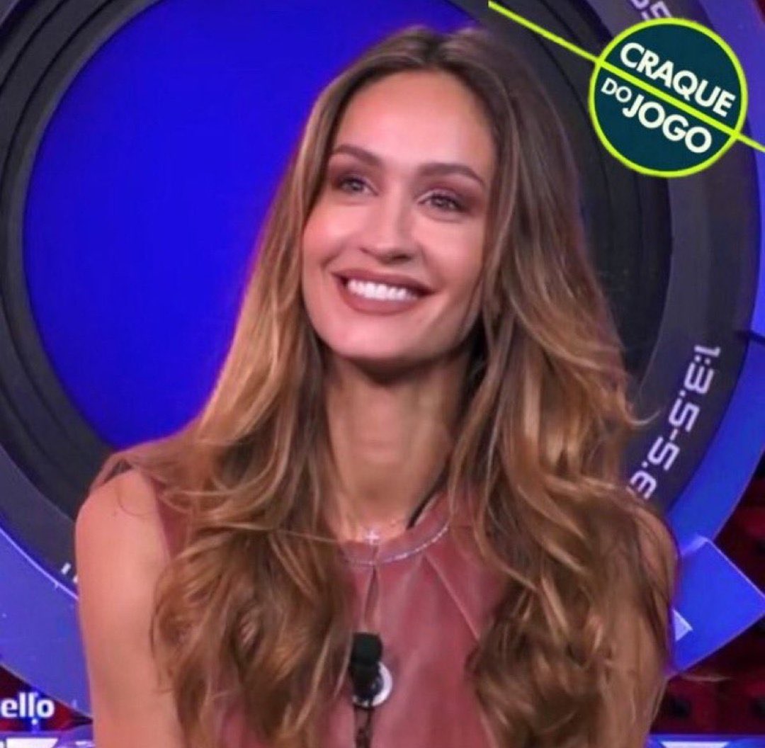 Eu amo que as putas criam coisas tiradas do cu e logo em seguida a Helena destrói a narrativa de todas. Helena você é uma mãe
#zelena