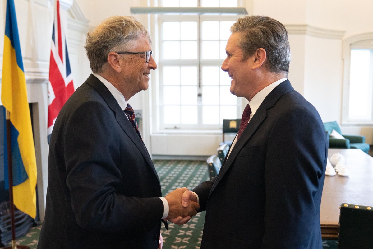 JimFergusonUK's tweet photo. https://t.co/D6B1ZntK6p

🚨 Bill Gates, Starmer, and Bird Flu: Mere Coincidence? 🚨

Just weeks ago, Bill Gates traveled to the UK for a private meeting with Keir Starmer. Now, the UK faces a nationwide bird flu alert and whispers of bird flu vaccinations for humans.

Was this all planned? Was Starmer receiving instructions from his globalist boss, Gates? With Gates buying up farmland and pushing mRNA vaccines, the timing raises serious questions.

Are we witnessing another globalist agenda to control our food and independence?