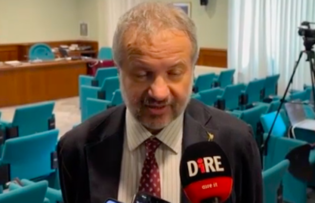 viaggrego's tweet photo. #Presentata Ufficialmente dalla #Lega la #Proposta per far #Uscire l’#Italia dall’ #inutile #OMS ! Vediamo come #Voteranno i #Traditori di #ForzaItalia! (Ecco il #VIDEO)! https://t.co/ZaJoWZin1A https://t.co/HfXbzdpaDF