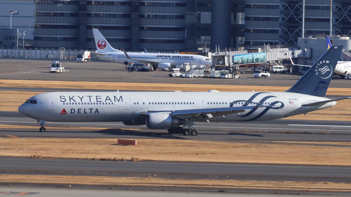 Ma_usagi1's tweet photo. 今日の空活✈️𓈒𓂂𓏸
#デルタ航空
#スカイチーム塗装
#B764 (N844MH)
#羽田空港
#2025.1.26 https://t.co/waFaA5Oh4l