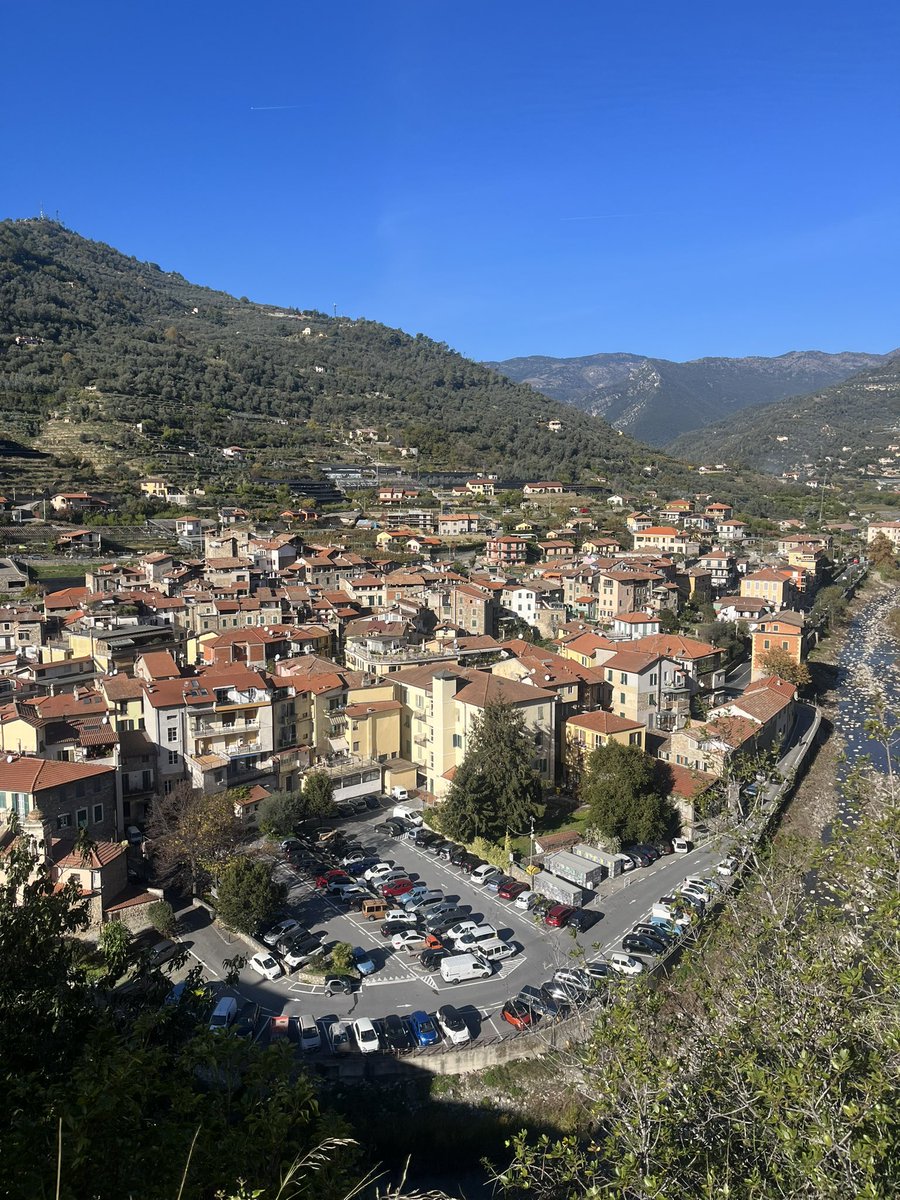 lamialiguria's tweet photo. 🏰 Il #CastellodeiDoria di #Dolceacqua affascina tutti con la sua storia e l’architettura difensiva tipica dei borghi liguri

📍Dopo aver registrato il record di visitatori nel 2024 si conferma un vero gioiello del ponente ligure da non perdere https://t.co/pvk7SpalJB
