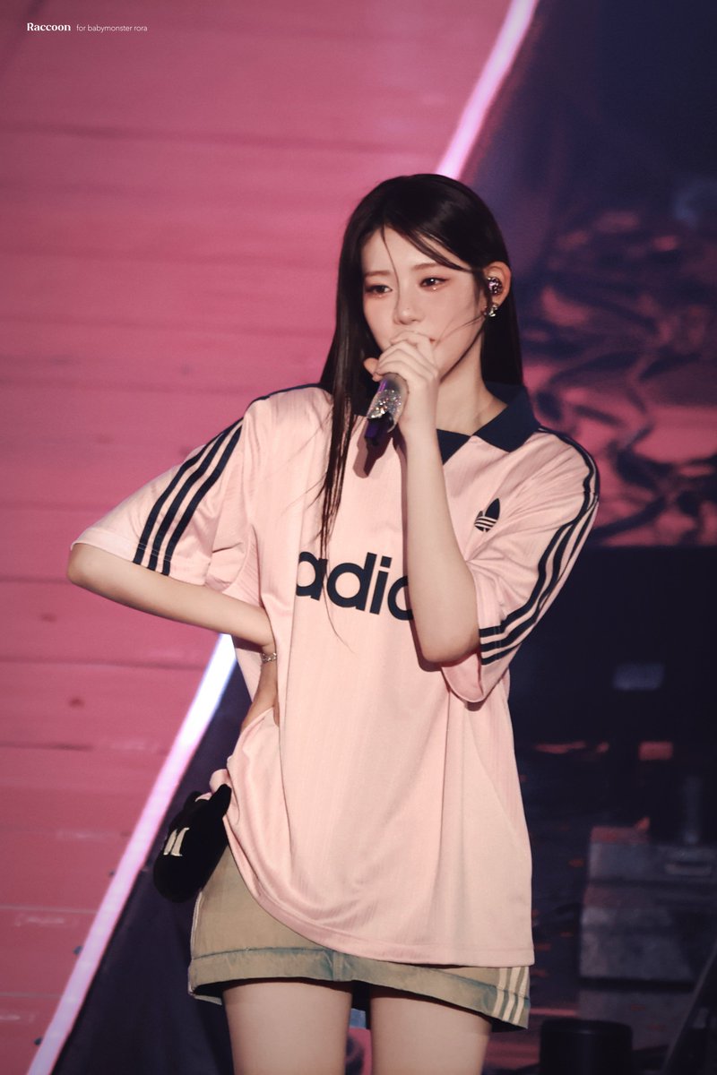 Raccoon_rora's tweet photo. 250126 서울 콘서트 DAY2

👐🏻

#RORA #로라 #이다인 #BABYMONSTER #베이비몬스터 https://t.co/wH83v1hKjm