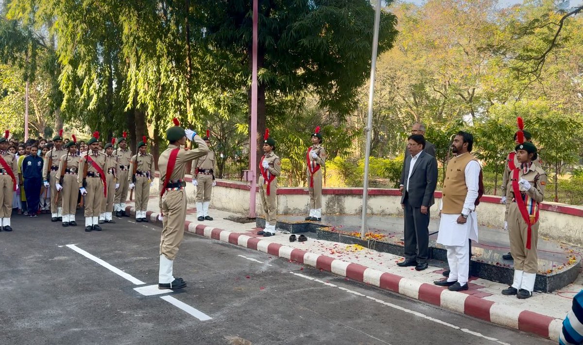 CShekharBJPMP's tweet photo. गणतंत्र दिवस के उपलक्ष्य पर रानी दुर्गावती विश्वविद्यालय ,जबलपुर में आयोजित कार्यक्रम में...
🇮🇳 गणतंत्र दिवस की हार्दिक शुभकामनाएं 🇮🇳
जय हिंद! वंदे मातरम्!
#RepublicDay2025 #HappyRepublicDay #GantantraDiwas #JaiHind #IndianConstitution #ProudIndian #UnityInDiversity #VandeMataram #rdvv