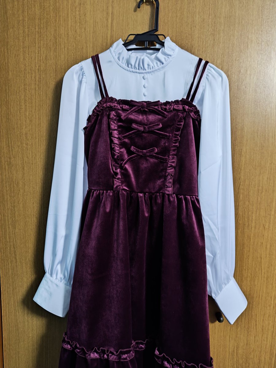 waneco06's tweet photo. 初めてアクシーズの通販で買ったワンピースとブラウス🎶
可愛い！買って良かった😆✨️これ着てアフタヌーンティーに行きたいな🫖✨ https://t.co/Vok4qDxkwD
