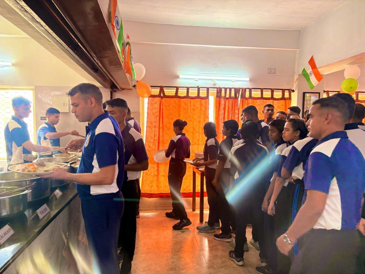 INS_Vishwakarma's tweet photo. 🇮🇳Celebrating unity & tradition!🇮🇳
#INS_Vishwakarma marked the 76th Republic Day with patriotic fervor, culminating in the traditional “बड़ा खाना”🥗, fostering camaraderie and esprit- de-corps 🎖️ among personnel. 🎉
#76thRepublicDay
#NationFirst
#LargeNavyMindset https://t.co/H5fc5cd7Kw