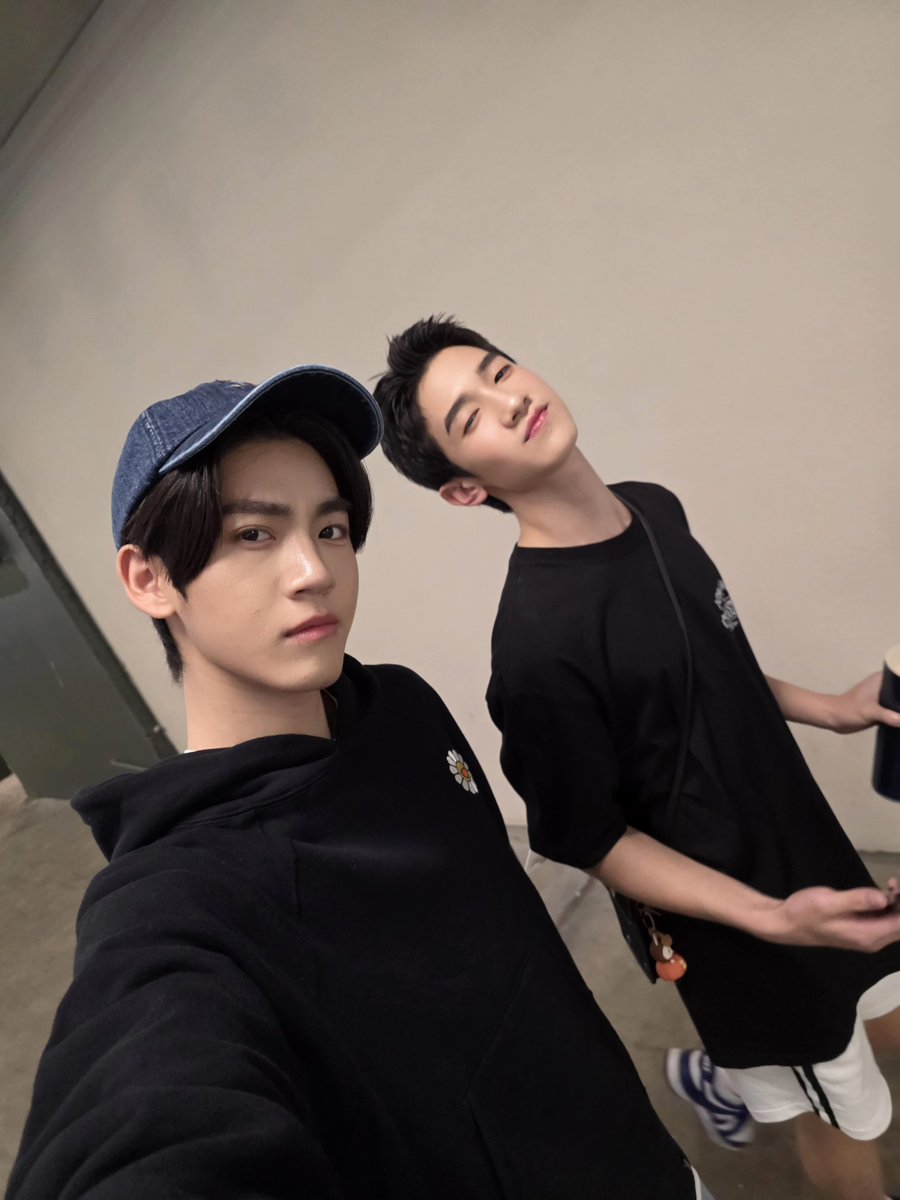babymondlove's tweet photo. ม่อนโปรเปรียบเสมือนเป็นลมหายใจเพราะขาดกันไม่ได้
• 19ถ่ายงาน
• 23งานขอบคุณที่สยาม
• 24ถ่ายงานด้วยกัน
• 26 ไปทำบุญด้วยกัน? หรือทำงาน?
แต่ที่แน่ๆคือม่อนโปรอยู่ด้วยกันแทบทุกวัน 24ชม.ม่อนโปรยกให้กัน อ่ยคนโสดอิจฉา😭
#ด้อมภภ #PSPW
꒰ #Almondbabybigboy #ProgressPassawith ꒱ https://t.co/K8WBckwPkX