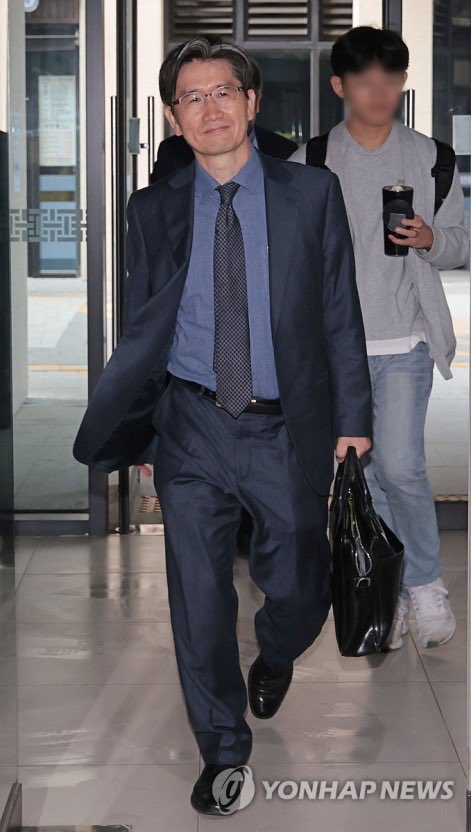 오동운 공수처장님 그간 욕해서 미안해요.
공수처에서 각성해준 덕분에 진짜 ㅋㅋㅋㅋ
내란수괴 구속기소엔딩😂💙

다음 타깃은 이상민이던데 인정사정볼것없이
시원한~~사이다 꼭 부탁드립니다😊
지켜보겠어요 홍홍홍😃