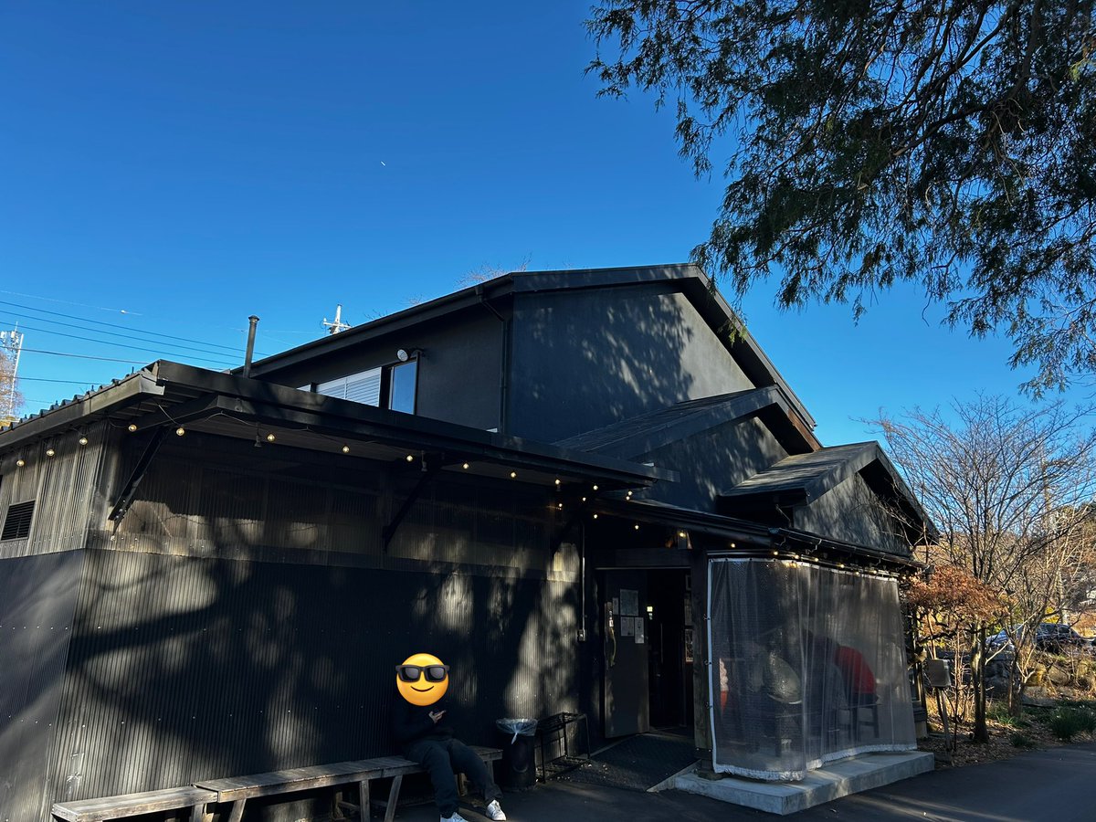 t_uvx's tweet image. こんな山奥にラーメン屋？
食べたことある細麺だと思ったら
AFURI系なのかね？
とにかくこの素ラーメンが塩の淡麗ギンギンで
無意識で三分の一ほど啜ってたわ
全粒粉の細麺バチボコにキマる

#ZEND-BAR #厚木