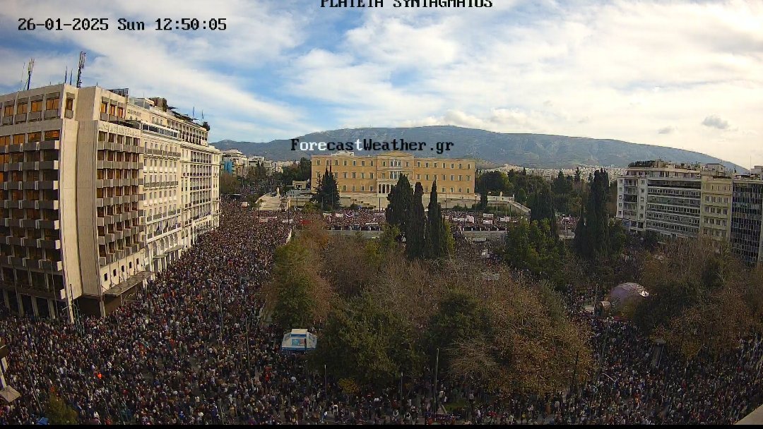 celiasanchezgr's tweet photo. #τεμπη_έγκλημα  #Δεν_Εχουμε_Οξυγονο
#Τεμπη_δικαιωση 
Βούλιαξε το #σύνταγμα 
Βούλιαξαν ολες οι πόλεις της χώρας!
Μαζική συγκέντρωση σε όλη την Ελλάδα, χιλιαδες άνθρωποι σηκώθηκαν απο τους καναπέδες.
Υπάρχει Ελπίδα https://t.co/9RD5wiqLqz