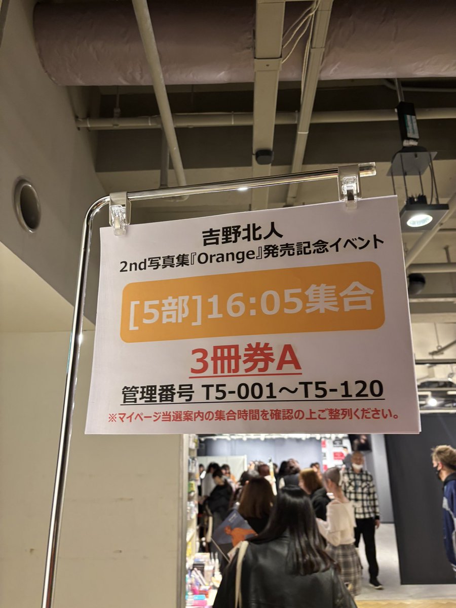 kobuta______36's tweet photo. 目の前で名前とサイン書いてくれるのは
緊張しすぎた🥺🥺
バクバクして頭痛くなって、死にそうだったけど、目を見て話してくれて、会話もできてよかった🥺

ハイタッチは一瞬だけど、サイン会はゆっくりだし、ほくちゃんにも余裕ありそうで穏やかさを感じられて幸せでした🥹 https://t.co/FwSv6ldW3R