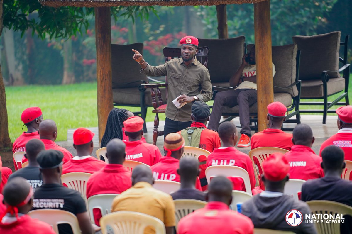 HEBobiwine's tweet photo. Hosted at our home in Magere a team of brave @NUP_Ug footsoldiers coming from Kayunga District. They're united, determined, and ready to build a new Uganda where all are free and equal before the law! https://t.co/BtosTp0feO