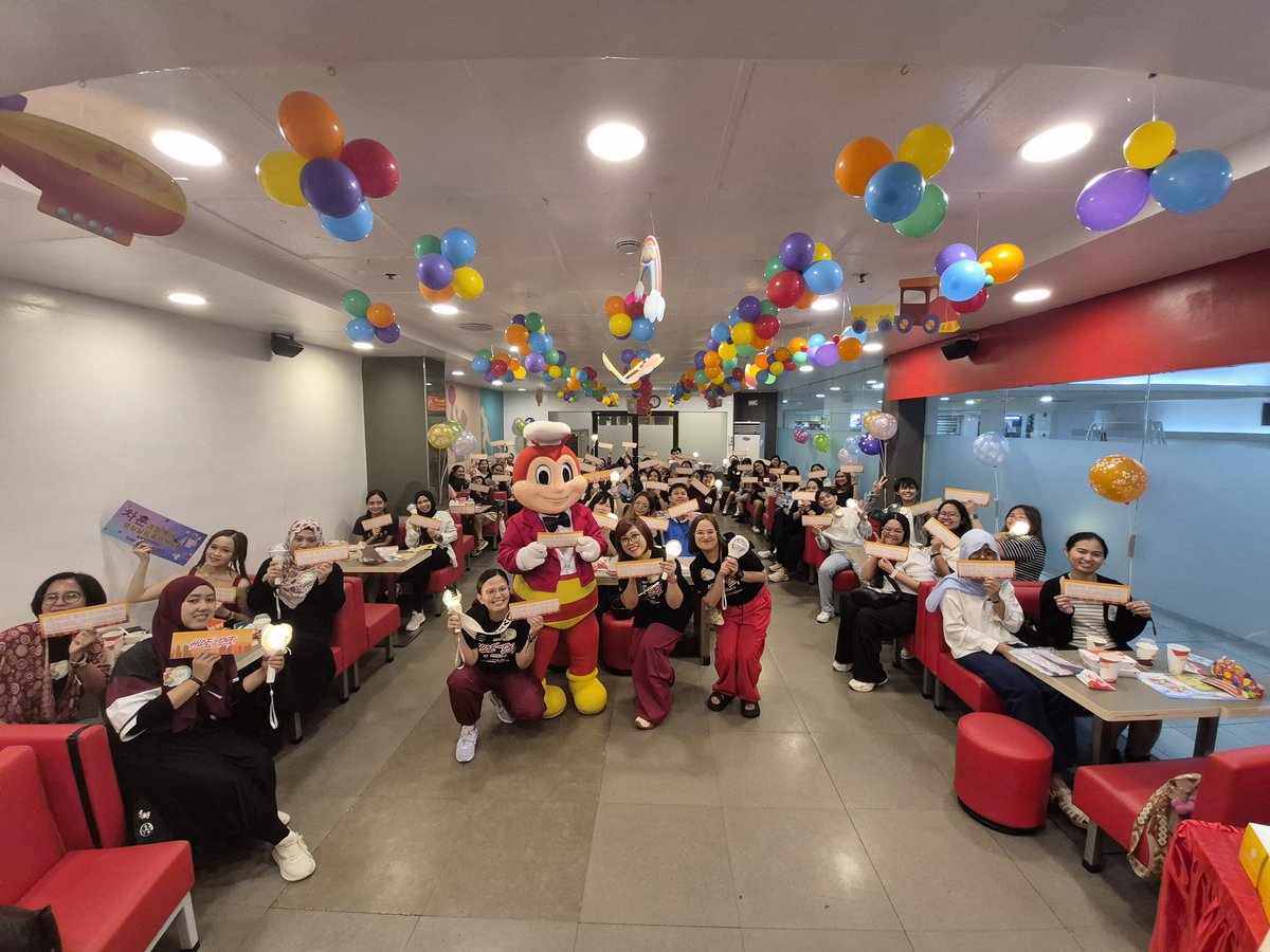 nflyingfanbase's tweet photo. Big thanks to all N.Fia who joined our fan gathering today at Jollibee! 🎉🤗

It was so heartwarming to see everyone come together to celebrate our love for @NFlyingofficial 🥰 

Wishing they could have been here too! 🤘✨️

#NFiaGathering #NFlying #WeNeedNFLYINGinManila #NFia https://t.co/U7tlAE1aq6