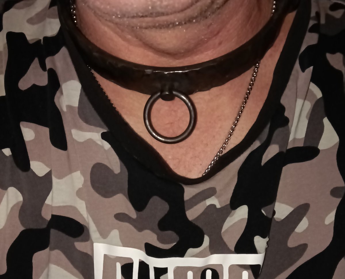 ChasteDan1's tweet photo. Since Thursday, I have been locked in a forged collar.  It's an accessory to my chastity belt.  Just handing over the collar in a public place was an adrenaline rush. https://t.co/GBVKlwYWmg