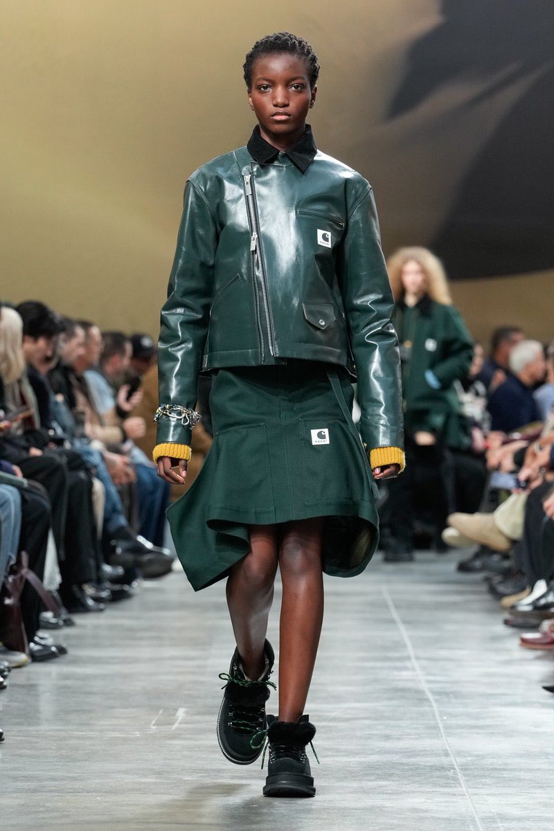 sacai 25aw Carharttのレザーはどうなんだろう、ダック生地ばかりで